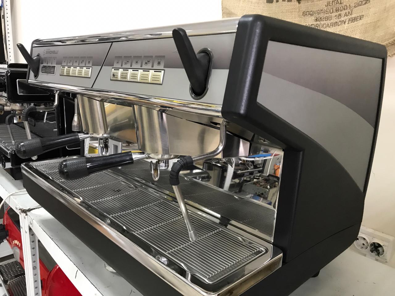 Аренда профессиональных кофемашин Nuova Simonelli: Почему это выгодно для бизнеса
